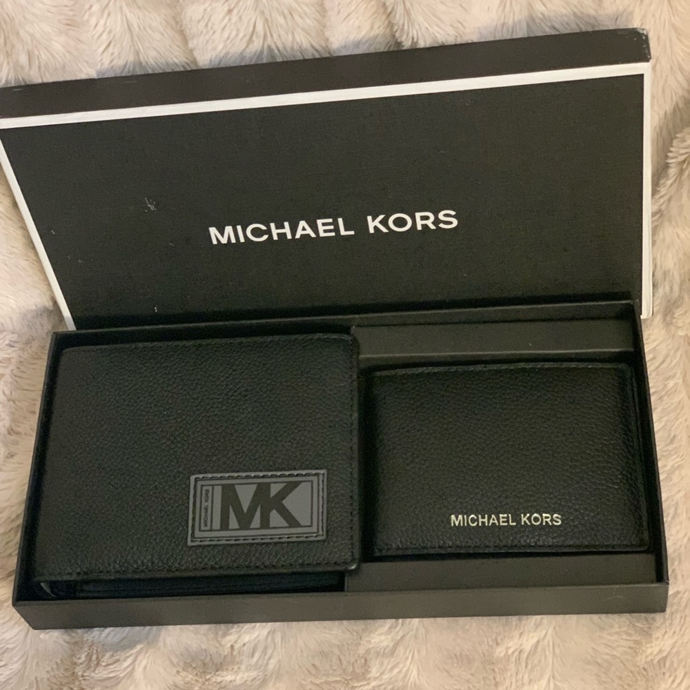 NWOT Michael Kors Full Size Wallet/ID /Card Gift Set
